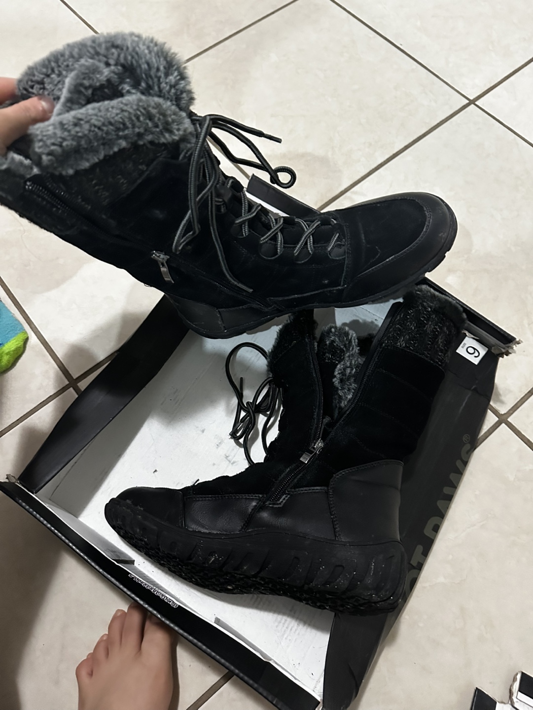 Women's Size 9W Black Winter Boots - photo 2