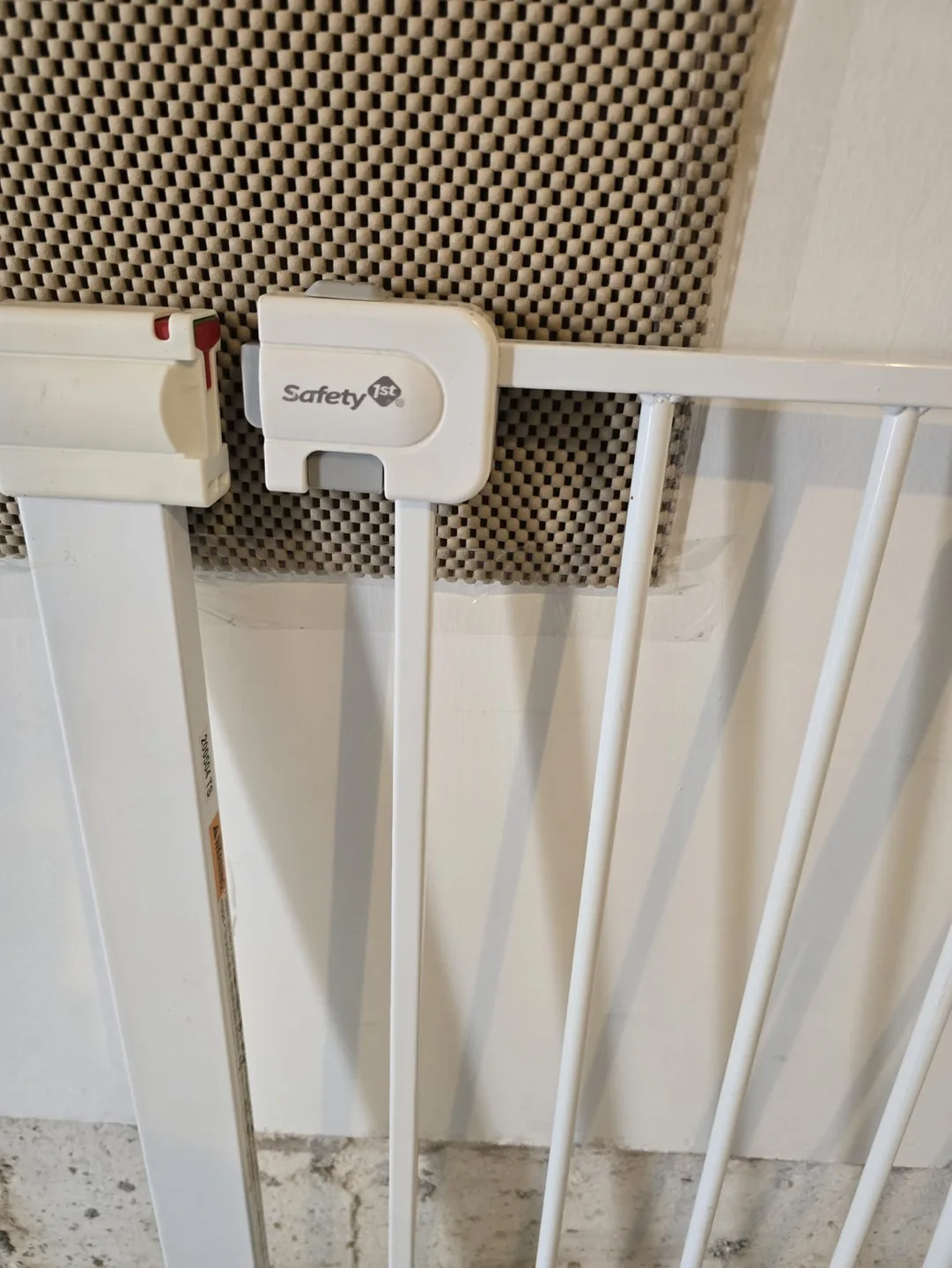 Safety 1st Baby Gate & Retractable Gate image indicator(2)