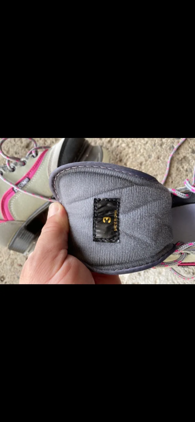 CCM Girls skates size 3 image indicator(2)