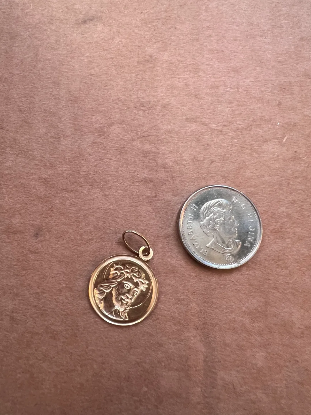 18k GoldJesus Medallion Pendant image indicator(3)