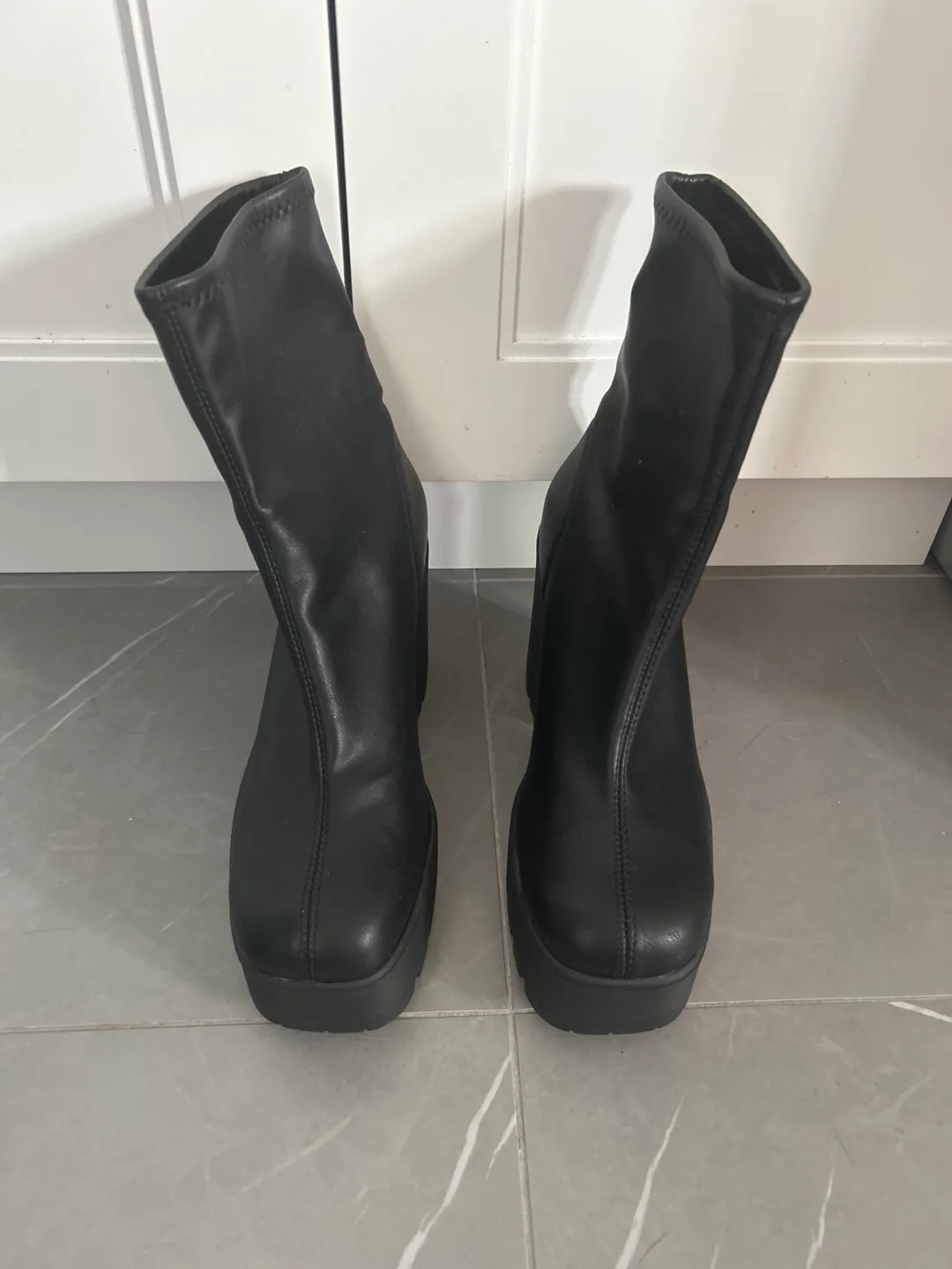 NATHALI Black Platform Ankle Boots - Size 8.5 image indicator(2)