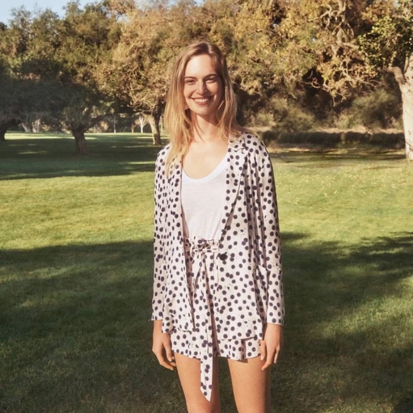 ANNA GLOVER × H&M. Blazer and Paper bag Shorts image indicator(4)