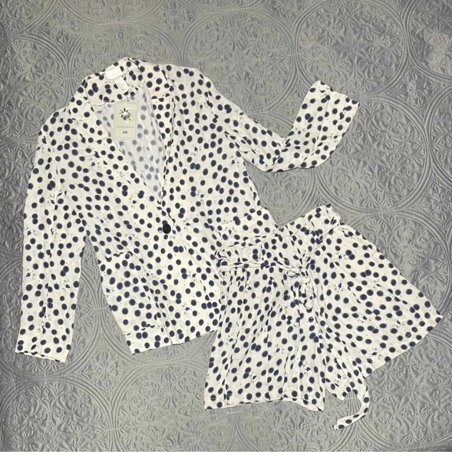 ANNA GLOVER × H&M. Blazer and Paper bag Shorts image indicator(5)