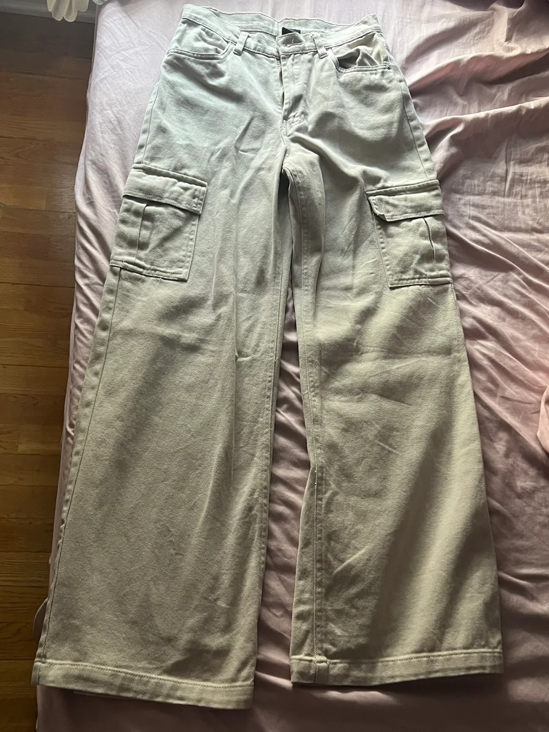 Wide leg denim cargo pants image indicator(2)