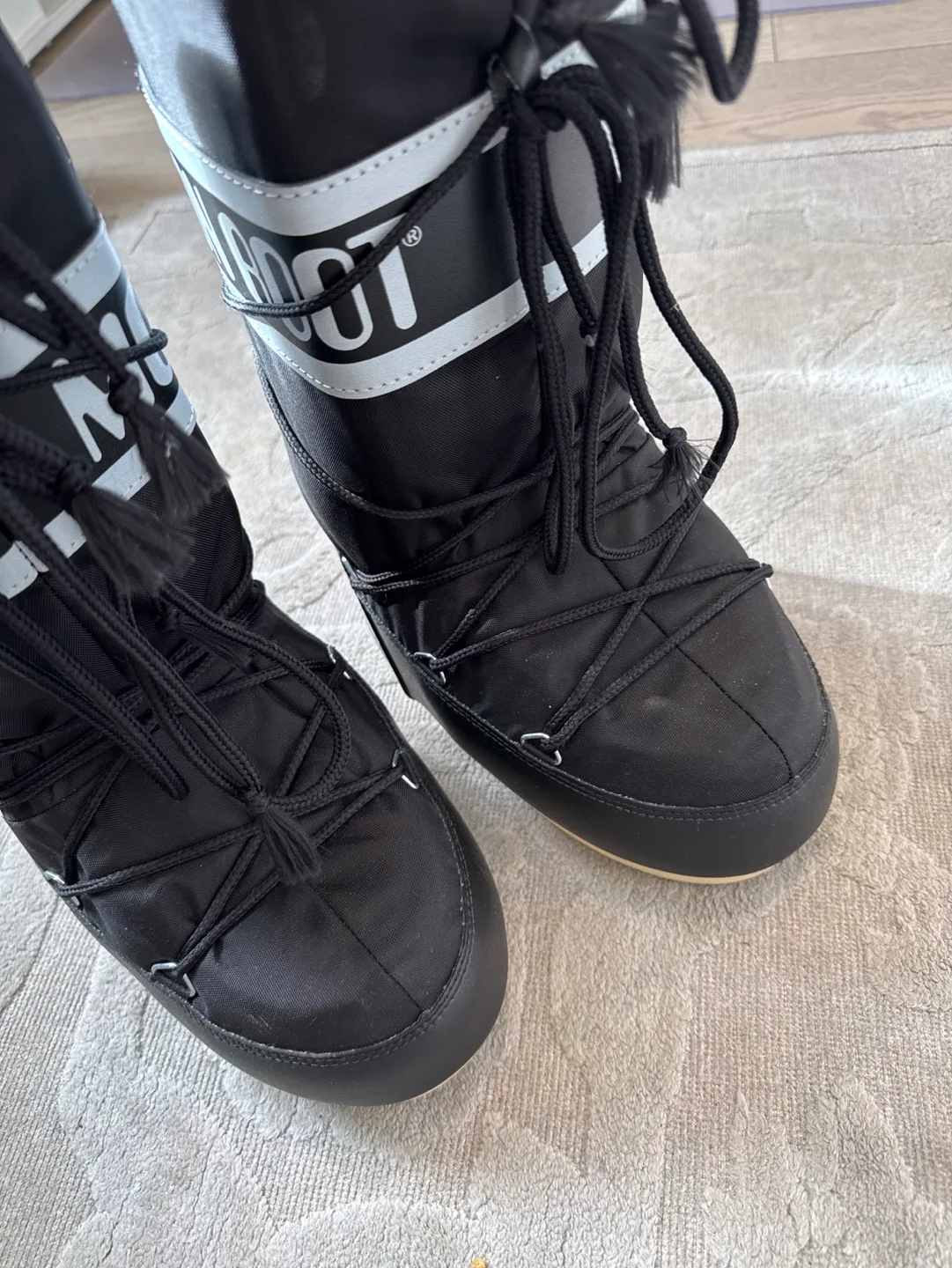 Moon boots