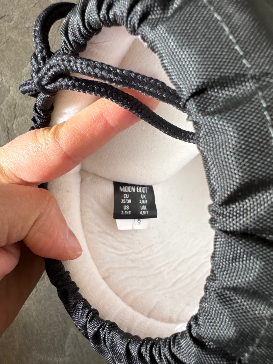 Moon boots image indicator(6)