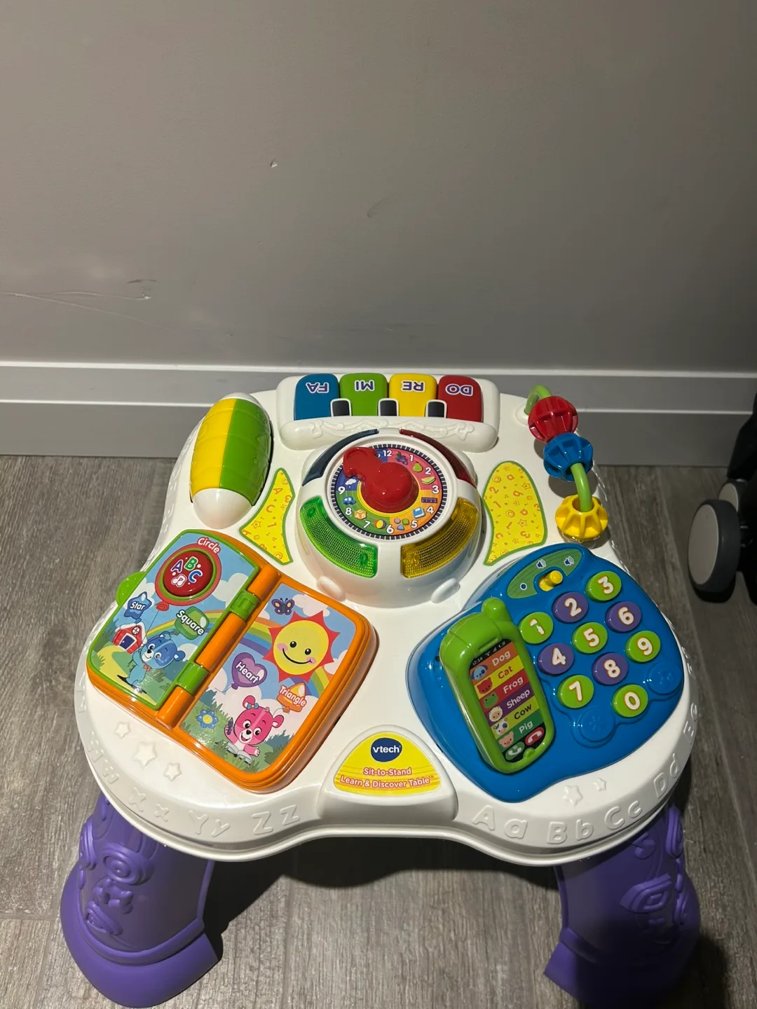 VTech Learn & Discover Activity Table image indicator(2)