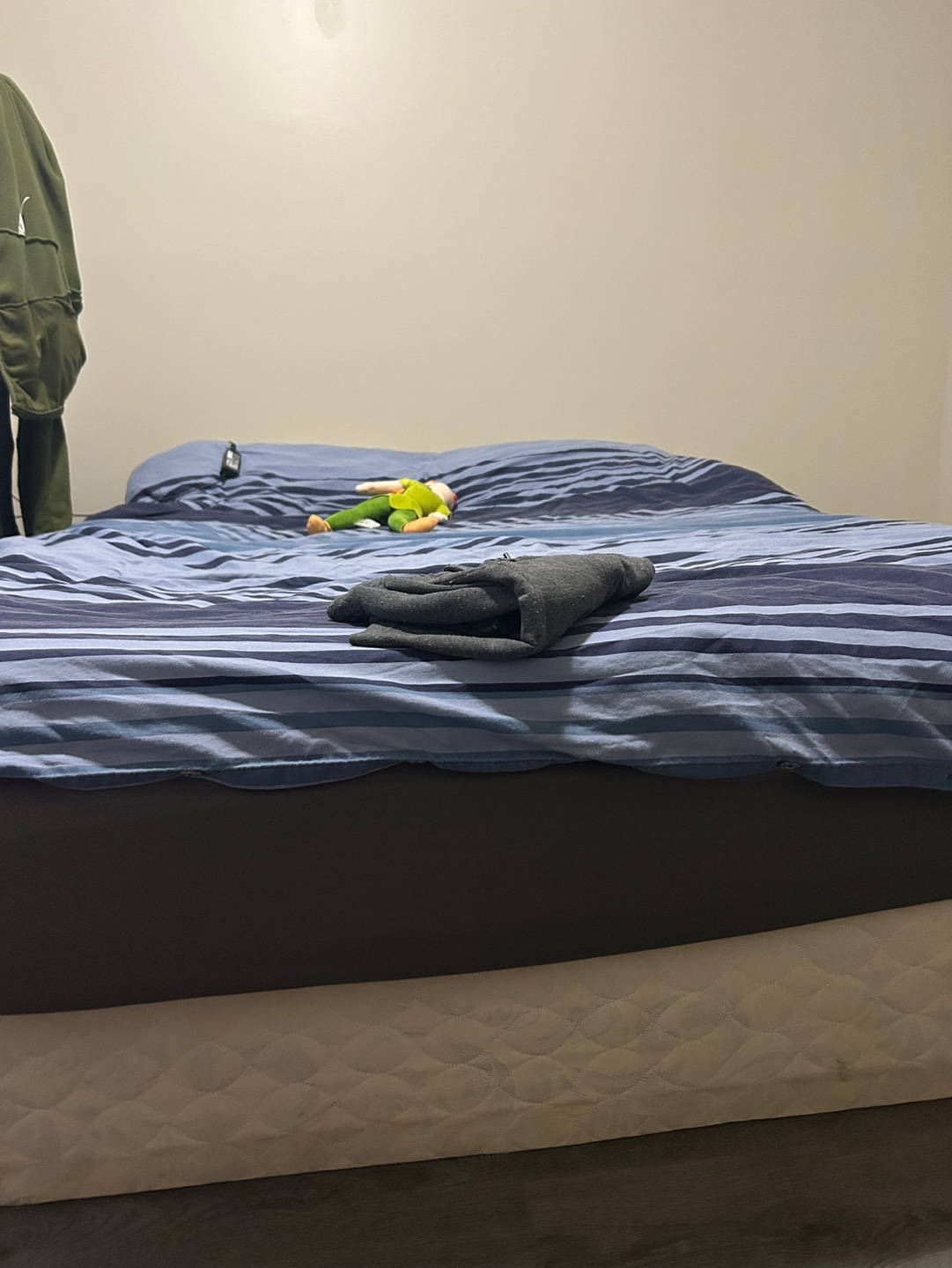 Queen Size Bed with Mattress - photo 2