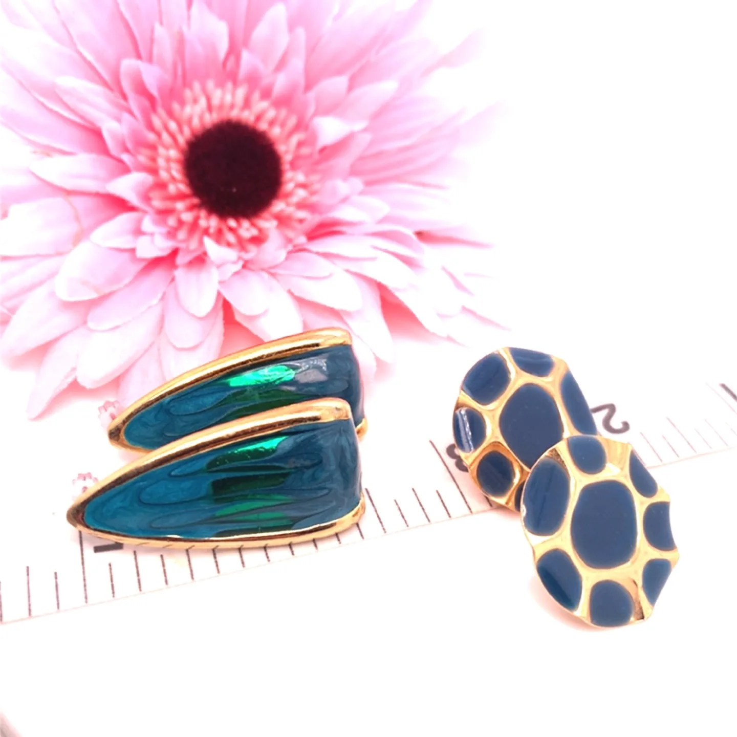 Gold Tone Earrings Lot - 13 pairs image indicator(8)