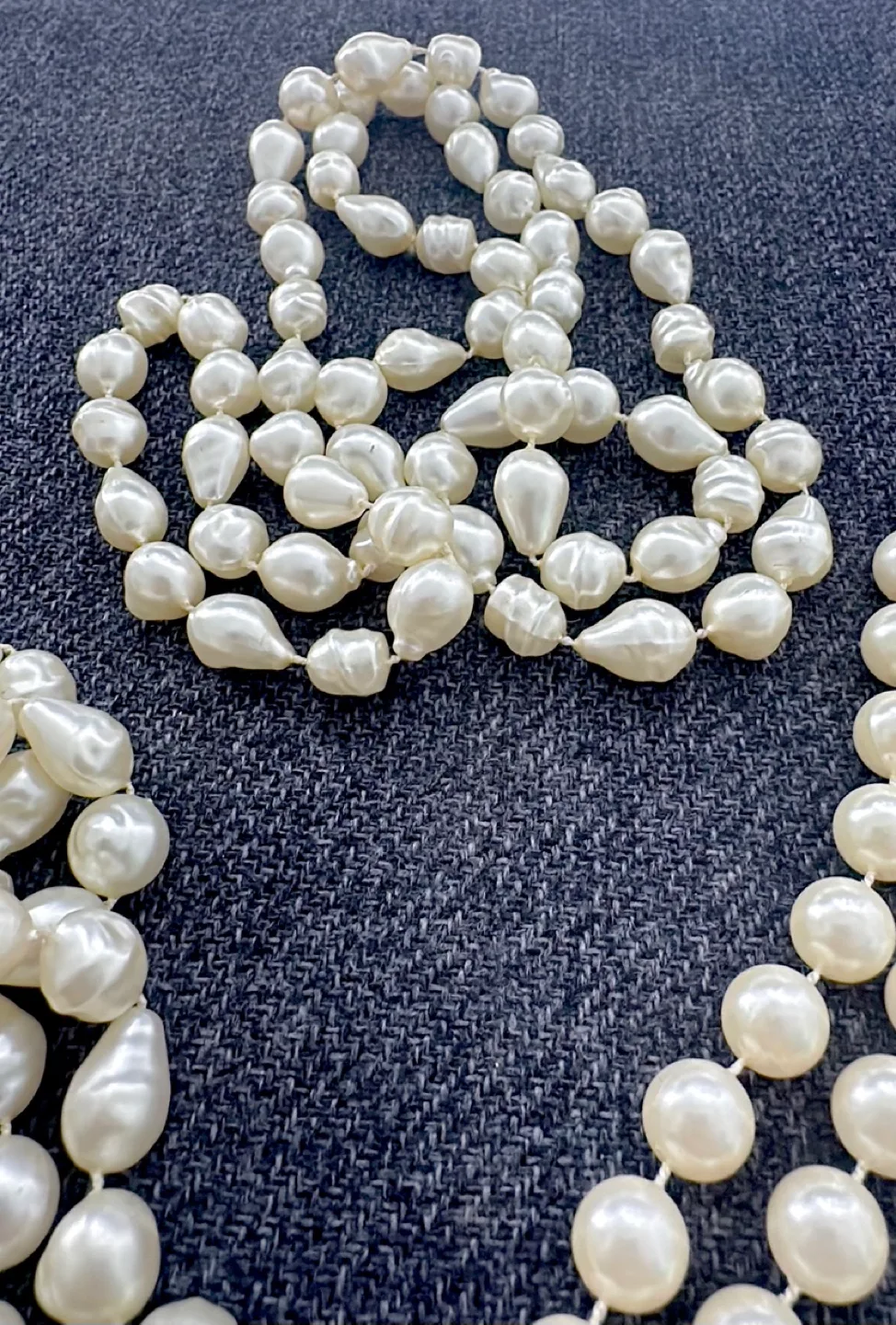 LOT of 3 Cream colour Pearl Necklaces image indicator(7)