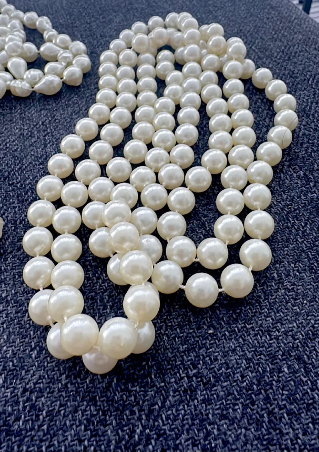 LOT of 3 Cream colour Pearl Necklaces image indicator(8)