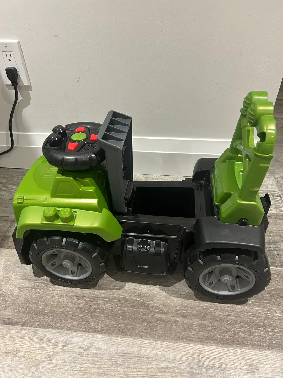 Jeep 3-in-1 Ride-On Toy image indicator(4)