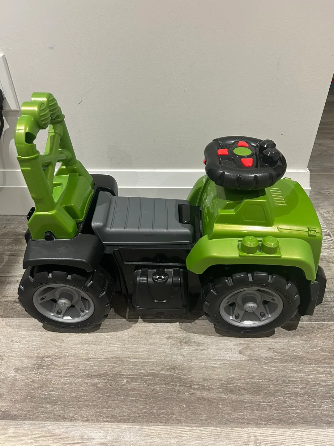 Jeep 3-in-1 Ride-On Toy image indicator(2)