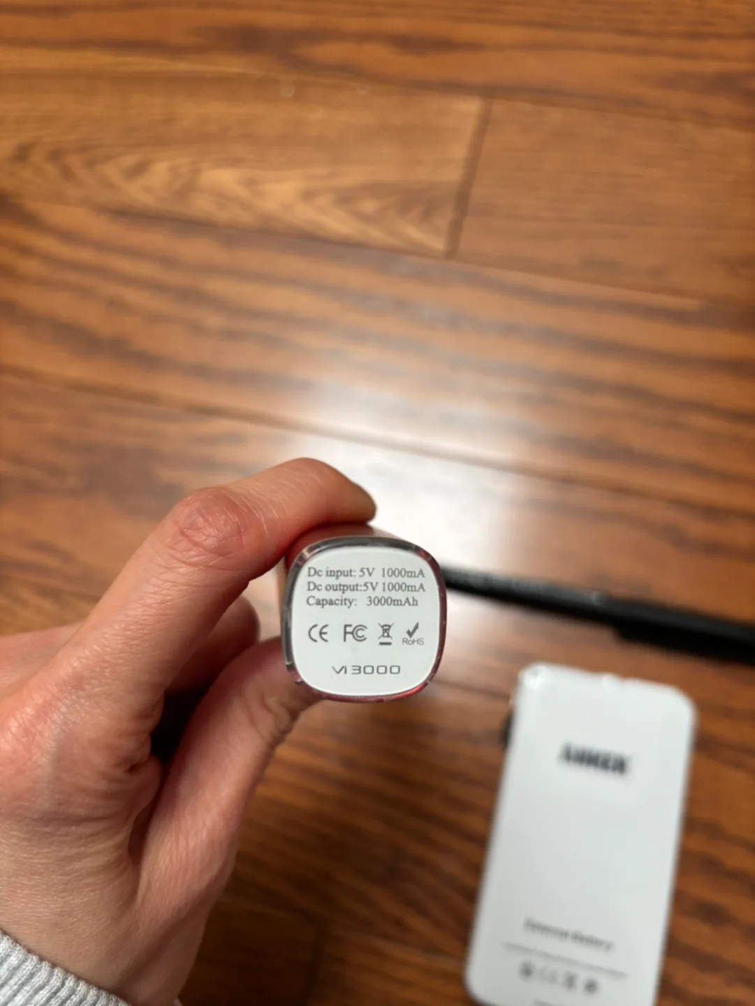 Two Portable Power Banks Anker & Romoss image indicator(2)