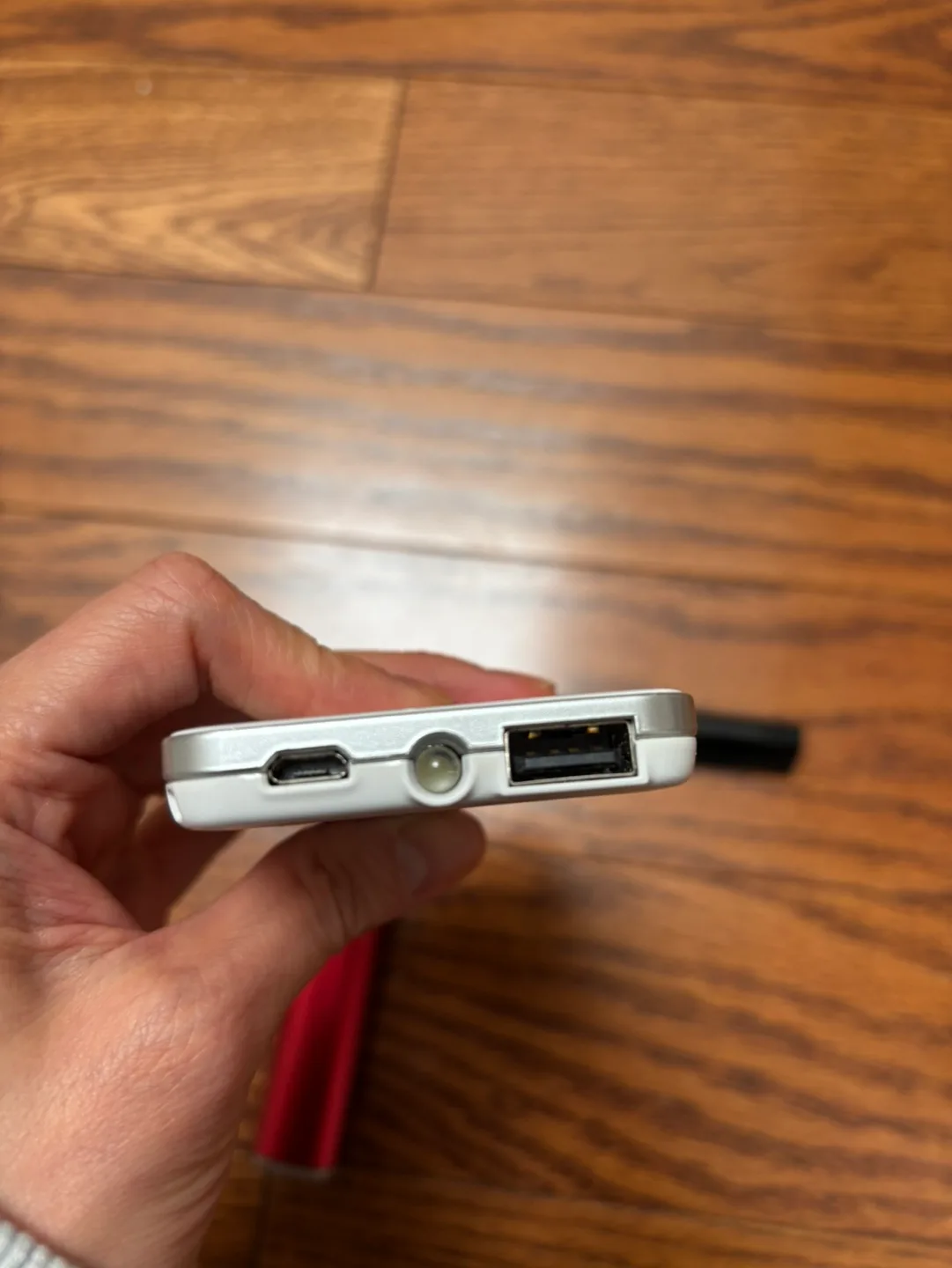 Two Portable Power Banks Anker & Romoss image indicator(5)