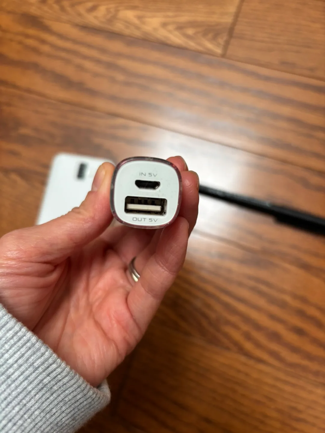 Two Portable Power Banks Anker & Romoss image indicator(3)