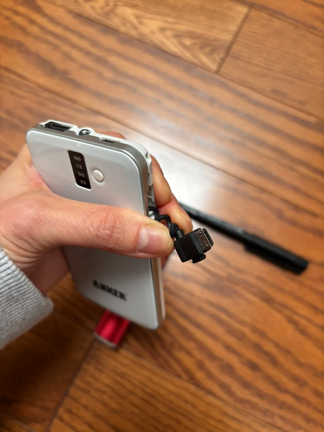 Two Portable Power Banks Anker & Romoss image indicator(6)