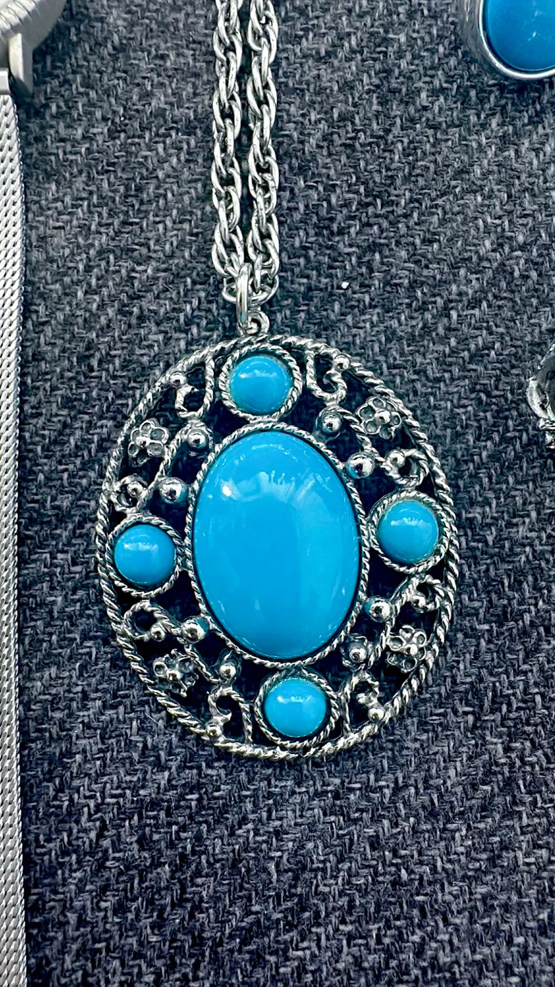 Aspen Quartz Watch & Turquoise Jewellery Set image indicator(9)