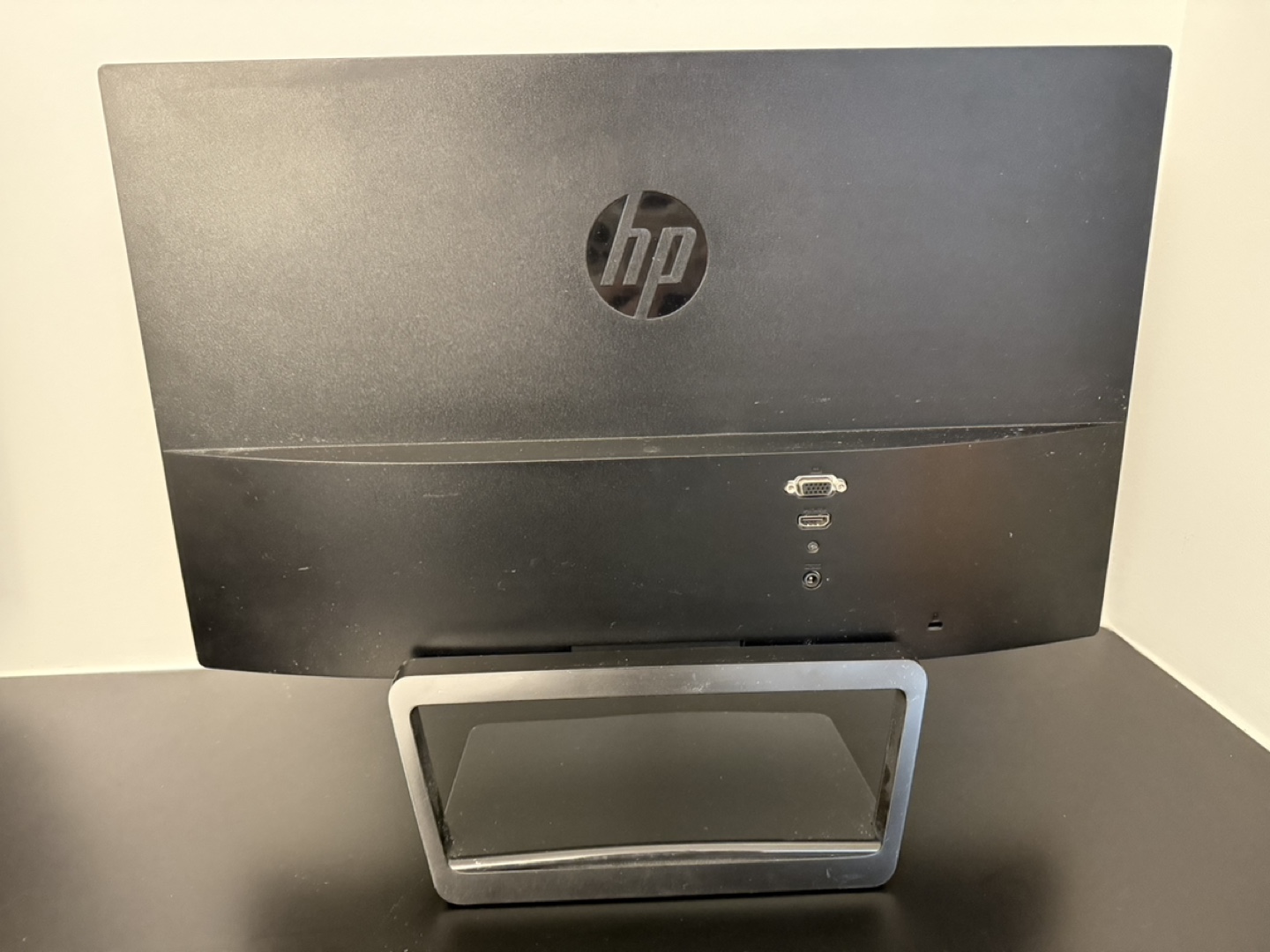 HP 21.5-inch Monitor - photo 2