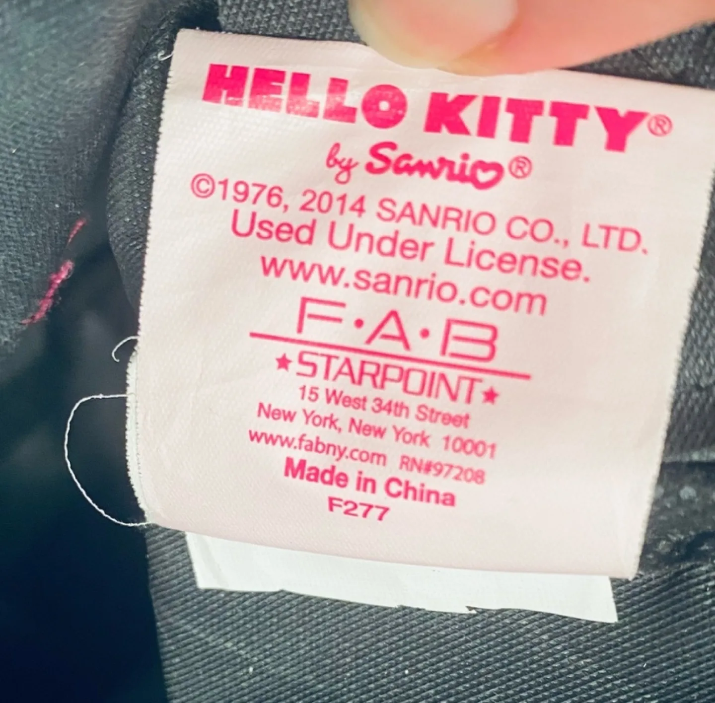 Hello Kitty Messenger Bag image indicator(4)