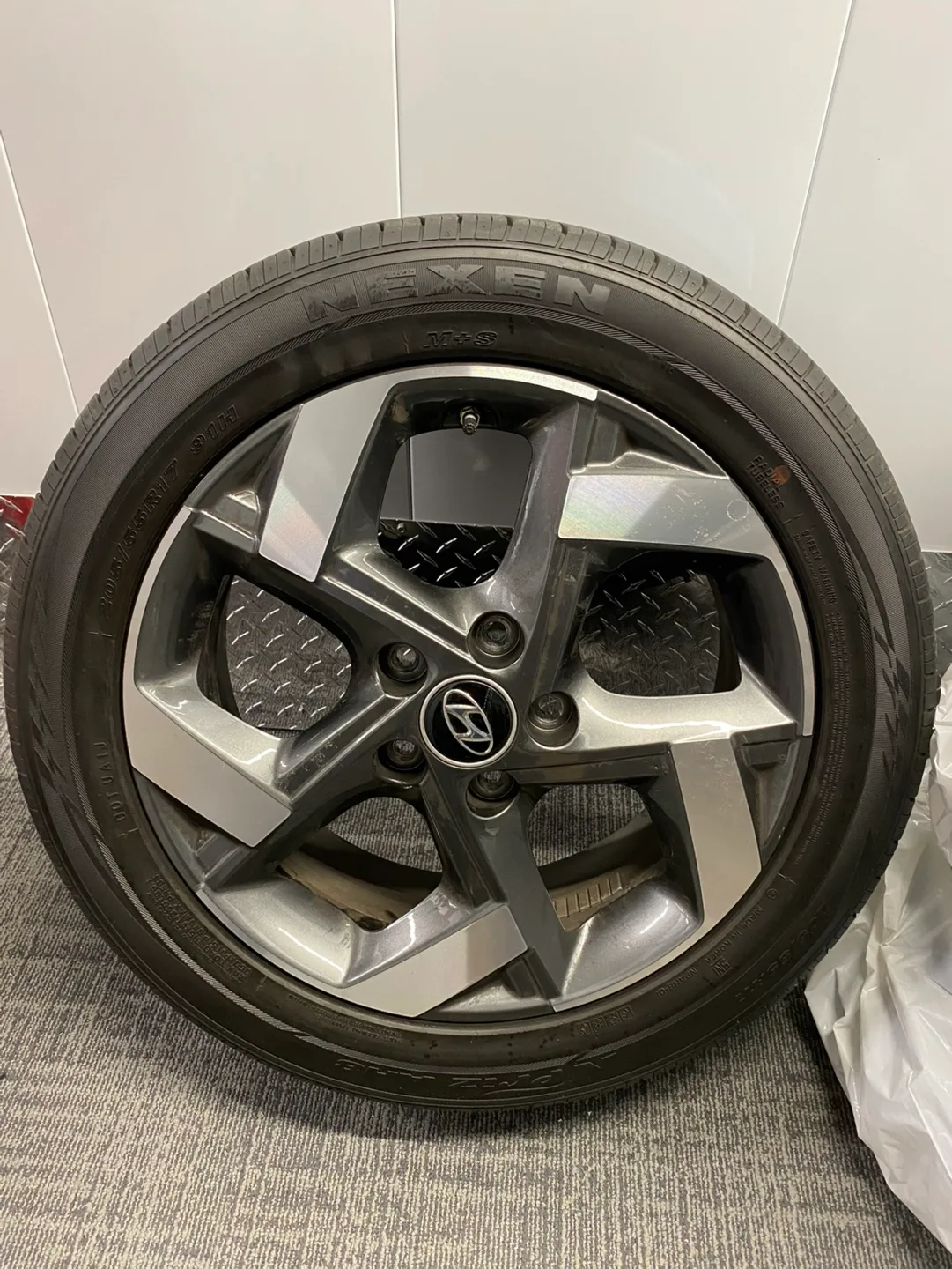 Hyundai Kona Electric 17 inch Alloy Wheel and Tire Set image indicator(2)