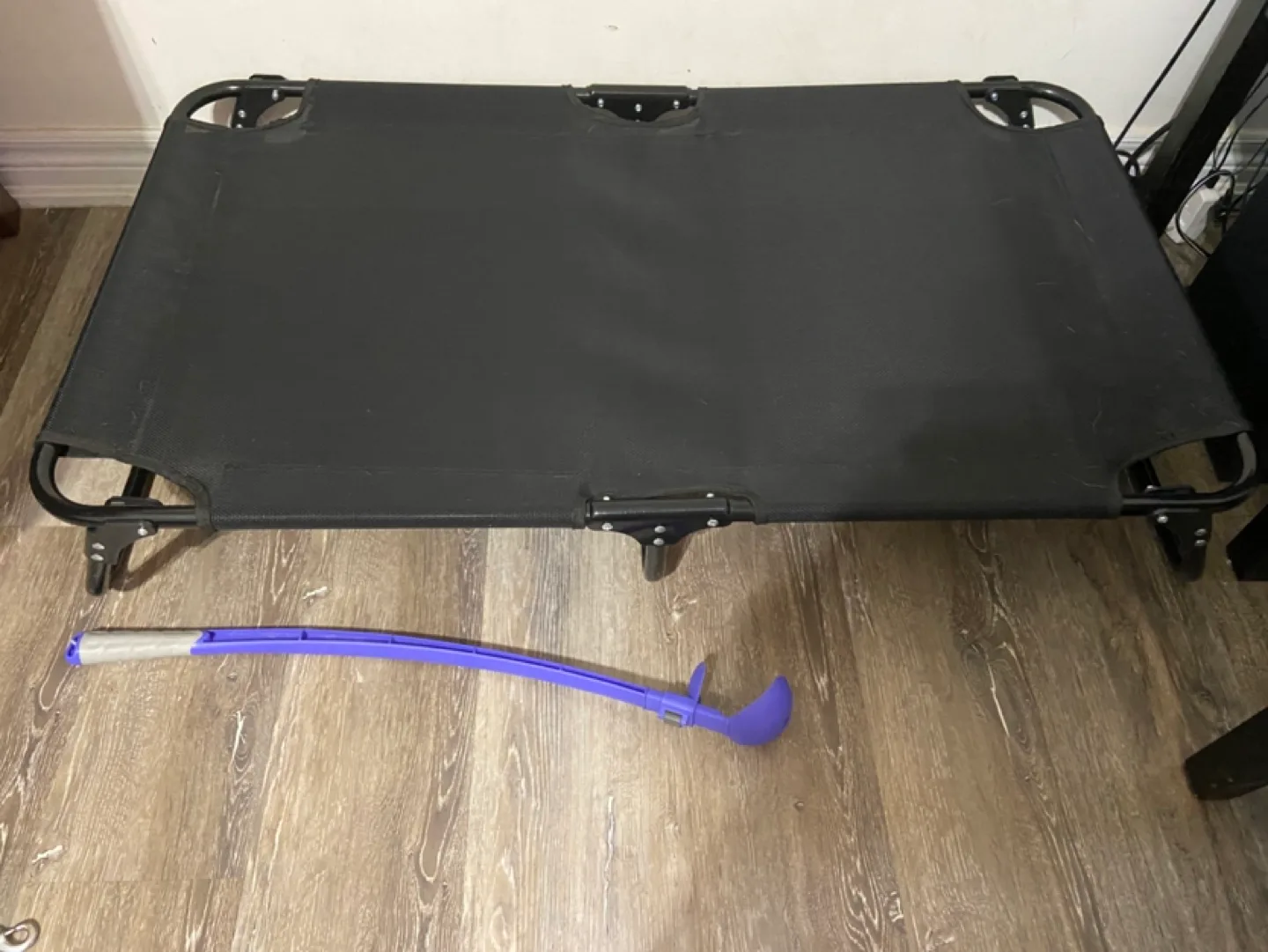 Elevated dog bed image indicator(2)