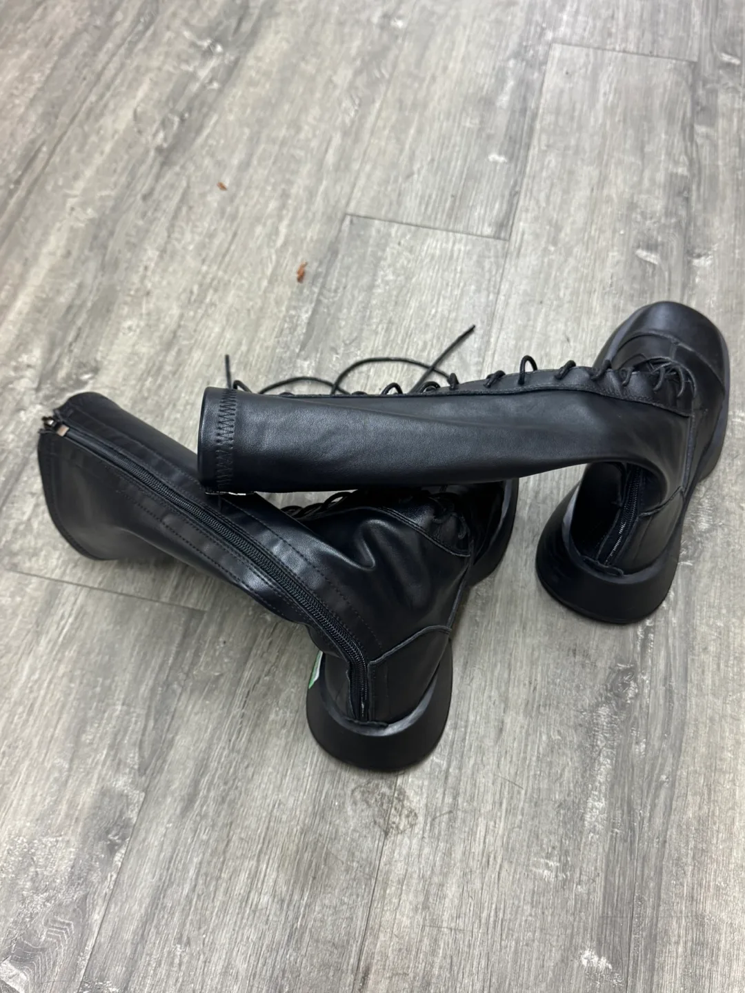 Black Knee-High Lace-Up Platform Boots image indicator(4)