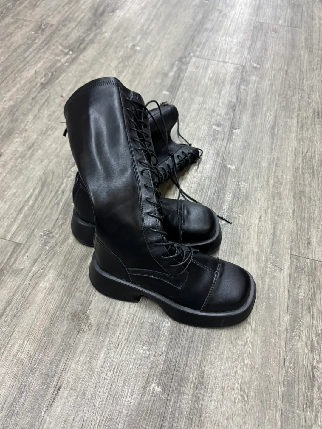 Black Knee-High Lace-Up Platform Boots image indicator(2)