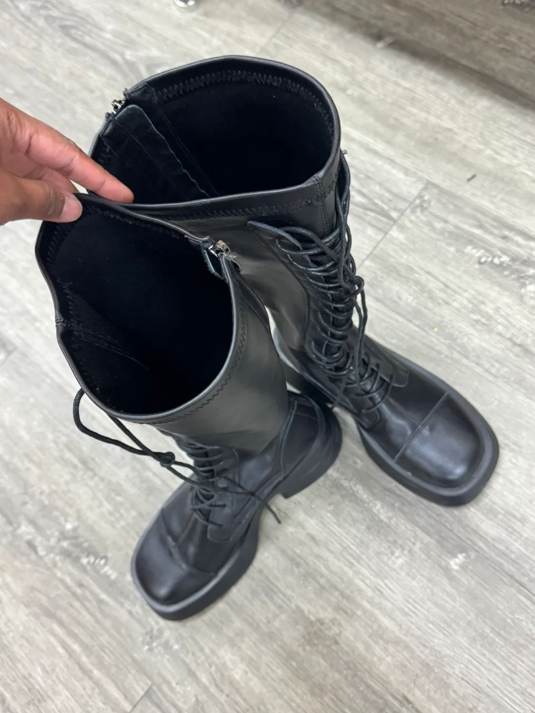 Black Knee-High Lace-Up Platform Boots image indicator(3)