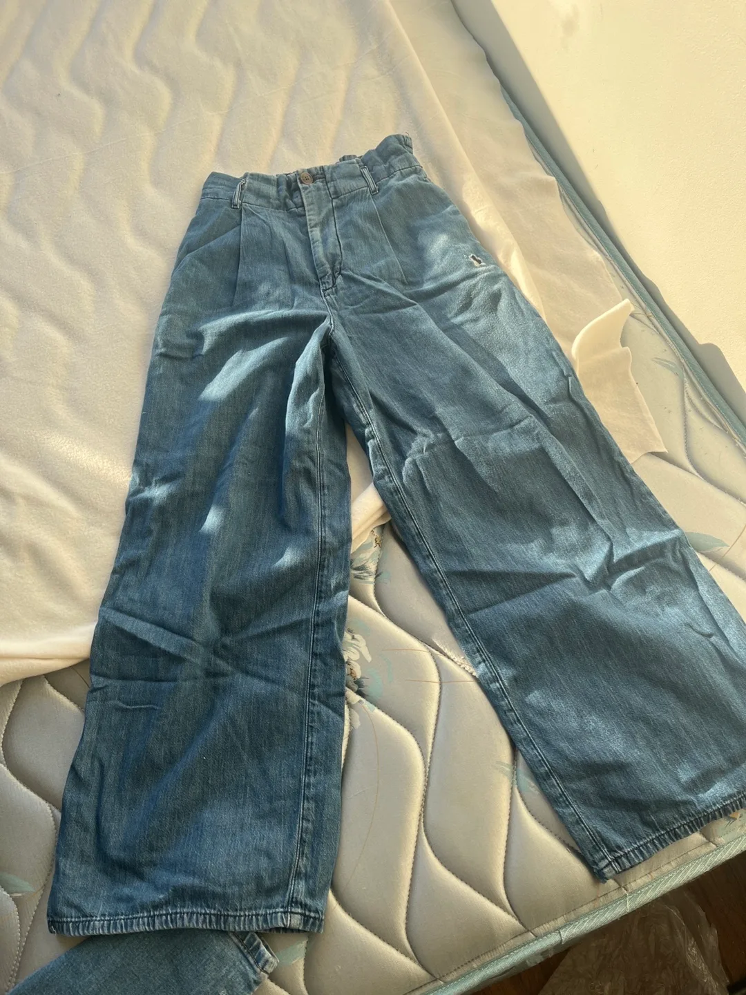High-waisted wide leg jeans thumbnail