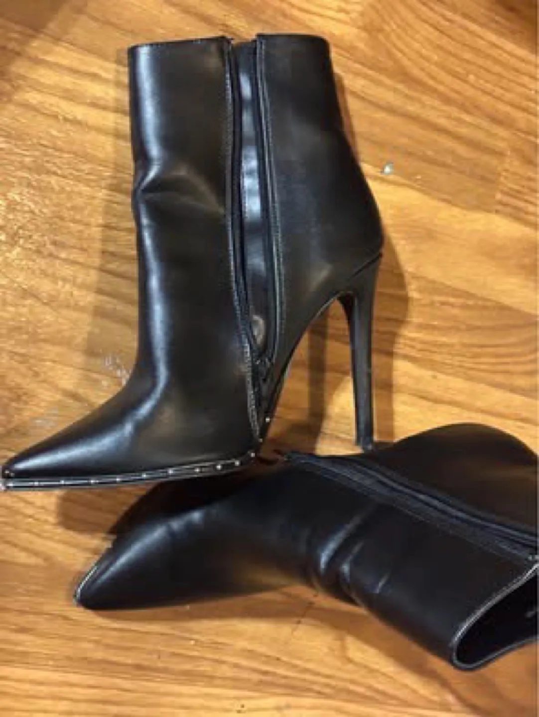 Le Château Black Pointed-Toe Ankle Boots image indicator(3)