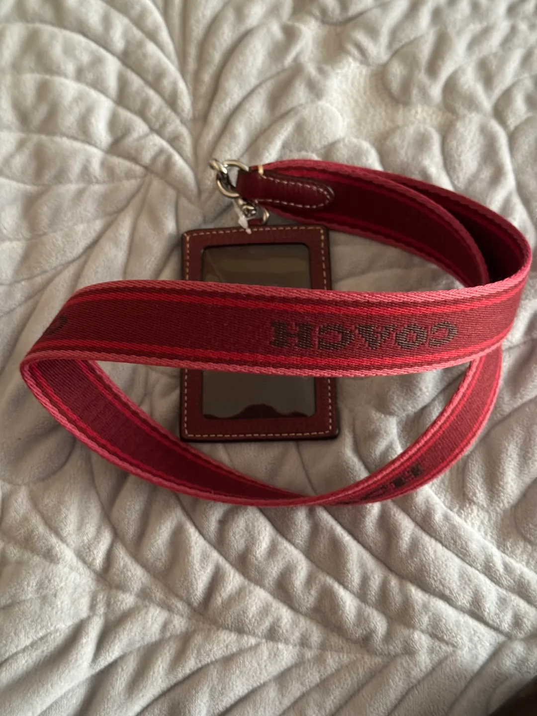 Coach ID lanyard and holder image indicator(3)