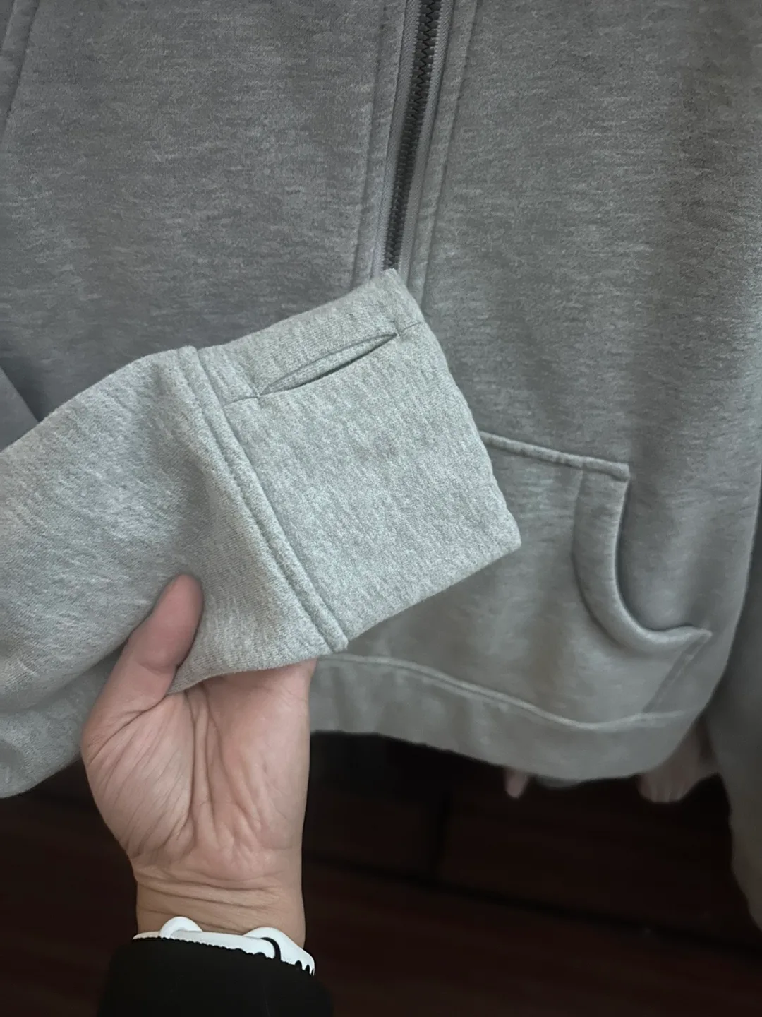 Cropped pullover image indicator(4)