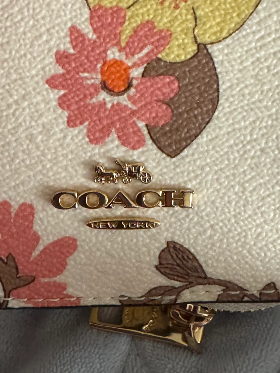 Coach Floral Card Case with Chain image indicator(3)