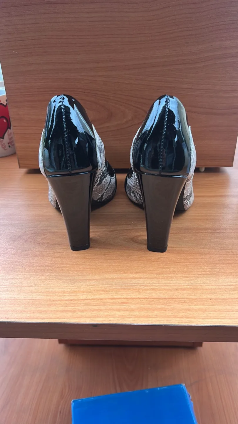 Ávida Women's Snakeskin Peep-Toe Heels image indicator(4)