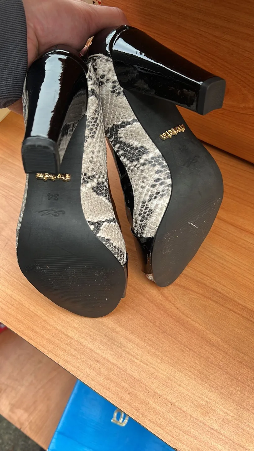 Ávida Women's Snakeskin Peep-Toe Heels image indicator(3)