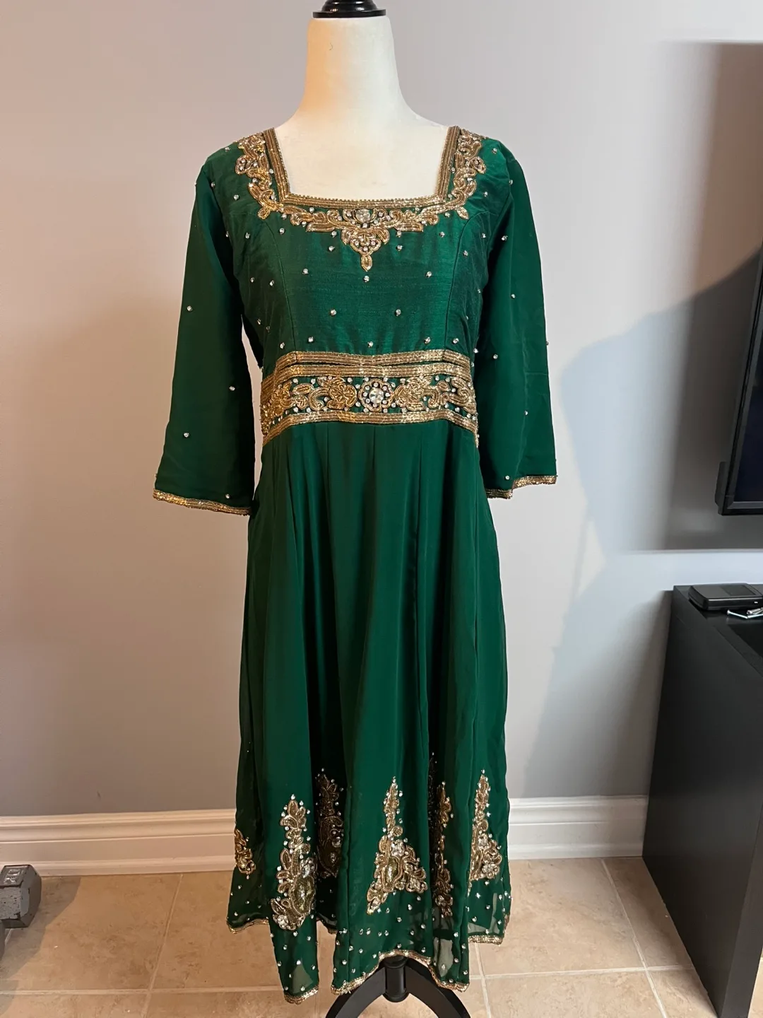 Gorgeous Emerald Green Embroidered Shalwar Kameez image indicator(2)