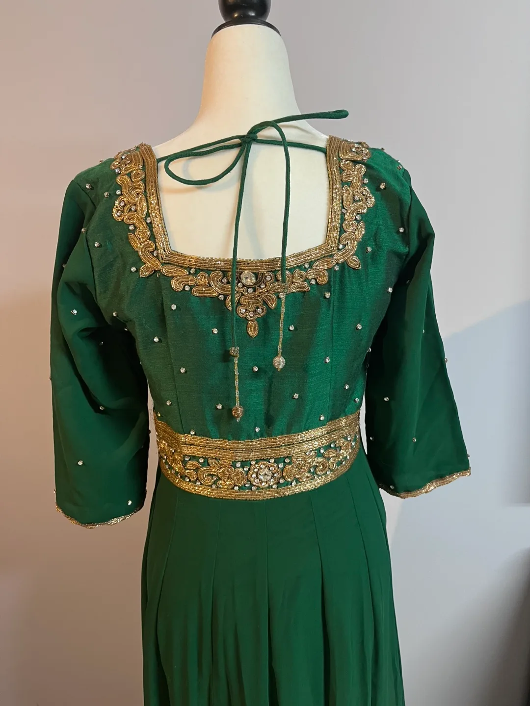 Gorgeous Emerald Green Embroidered Shalwar Kameez image indicator(5)