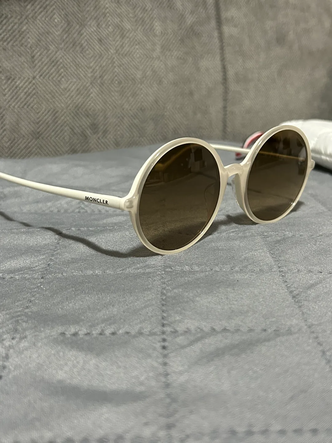 Moncler Round Sunglasses with Case image indicator(2)