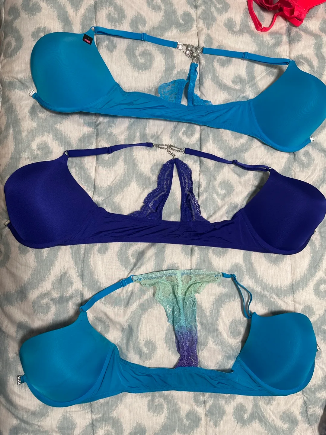 Seven bras Victoria's Secret bras - bundle image indicator(3)