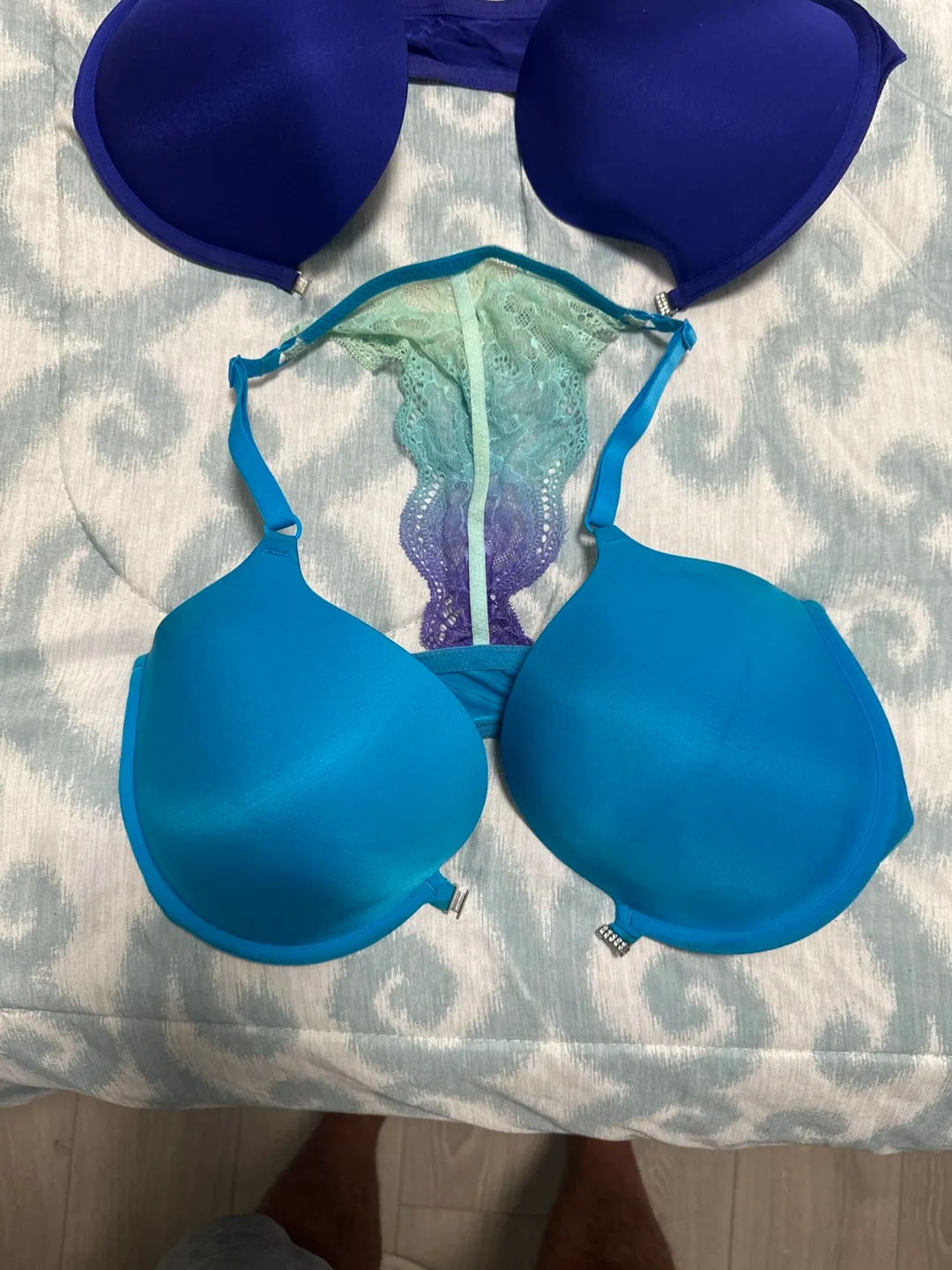 Seven bras Victoria's Secret bras - bundle image indicator(2)