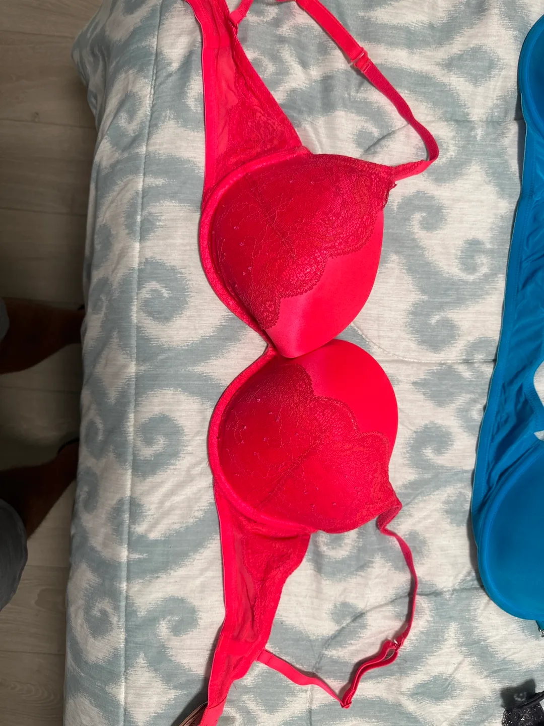 Seven bras Victoria's Secret bras - bundle image indicator(7)