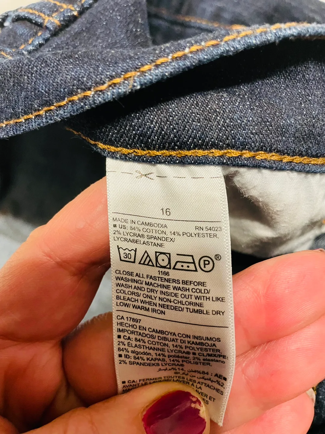 Women's Dark Wash Skinny Jeans image indicator(4)