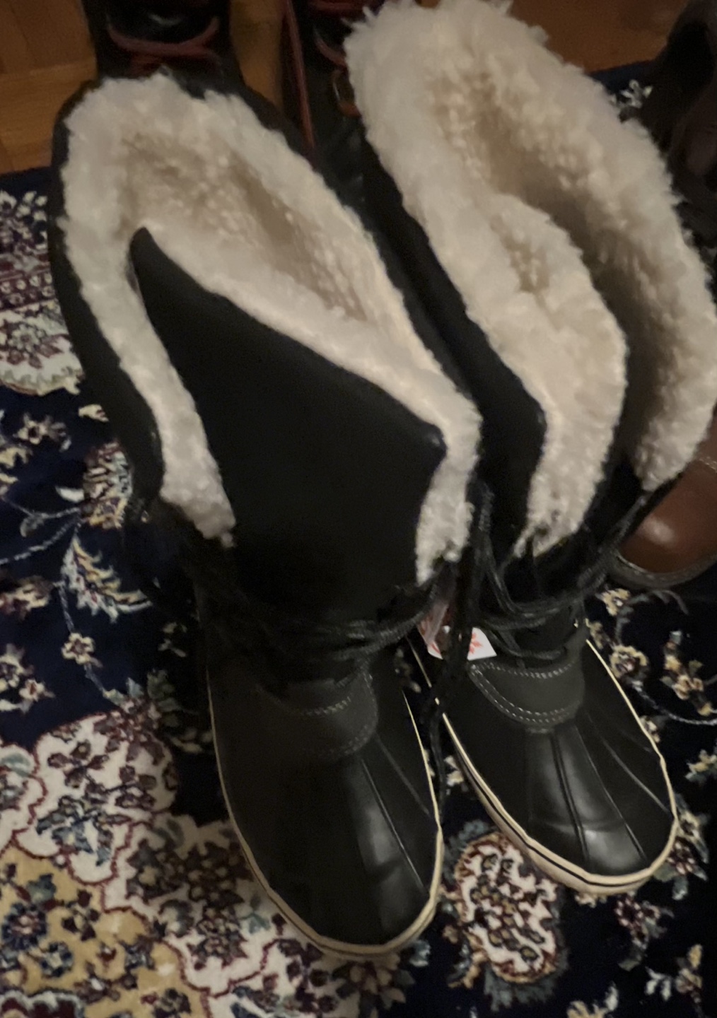UGG snow booth n Sorel snow booth - photo 4