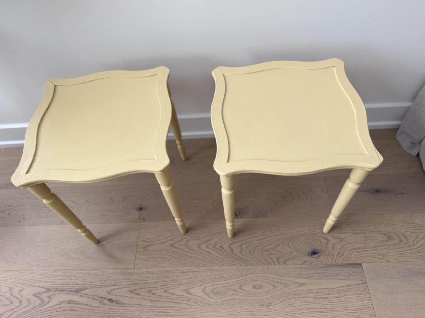 Pair of Vintage Yellow Side Tables - photo 3