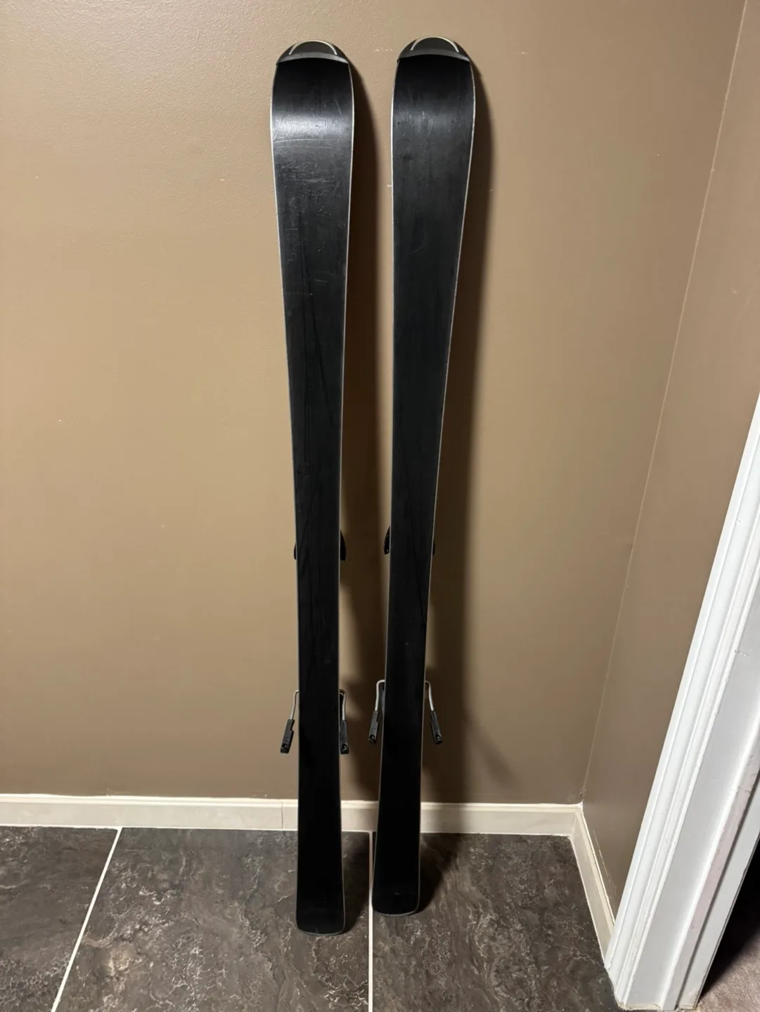 Atomic Race 6 Skis with Bindings and a pair of polls image indicator(3)