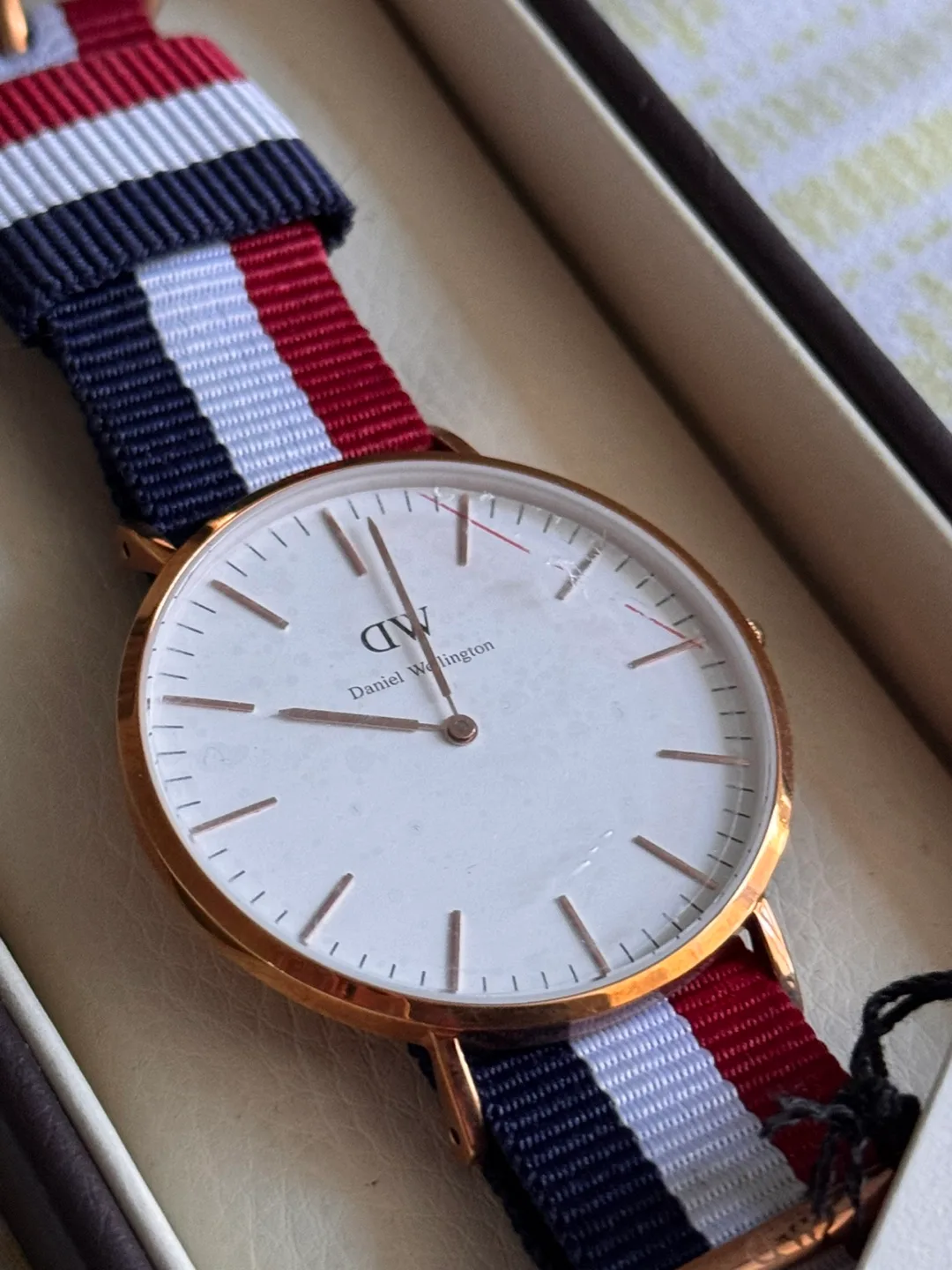 Daniel Wellington Watch image indicator(4)