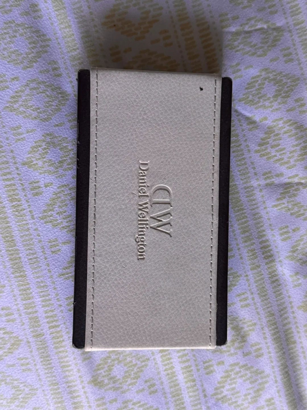 Daniel Wellington Watch image indicator(2)