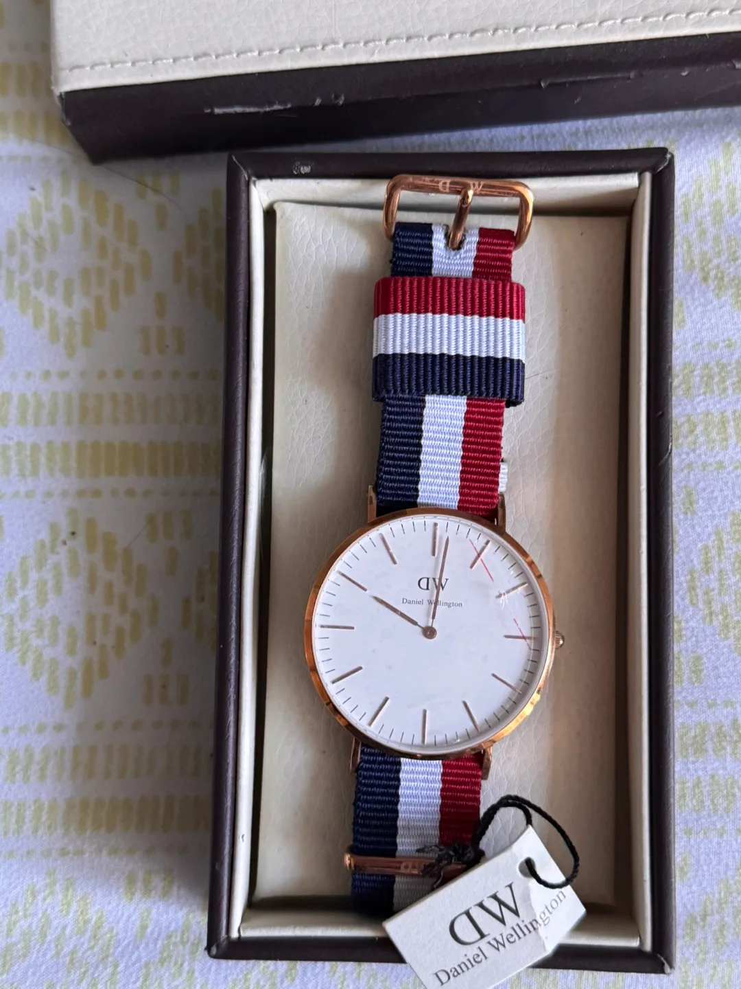 Daniel Wellington Watch image indicator(3)