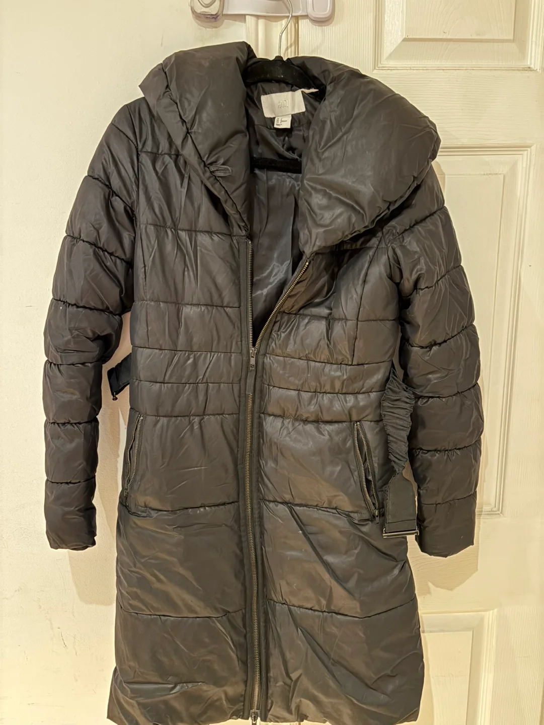 H&M Black Puffer Coat - Size 6 image indicator(6)